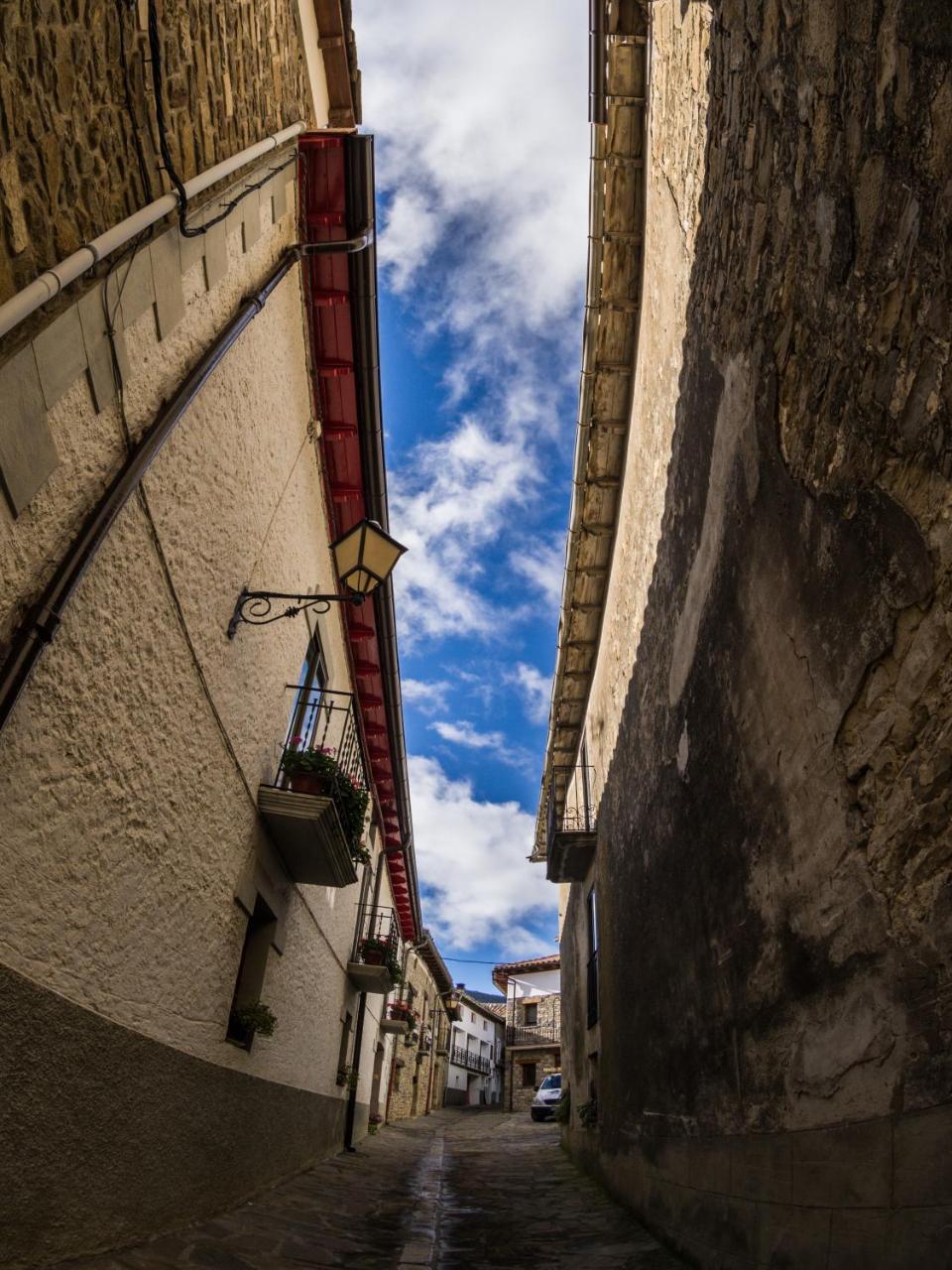 Albergue Restaurante De Artieda Экстерьер фото