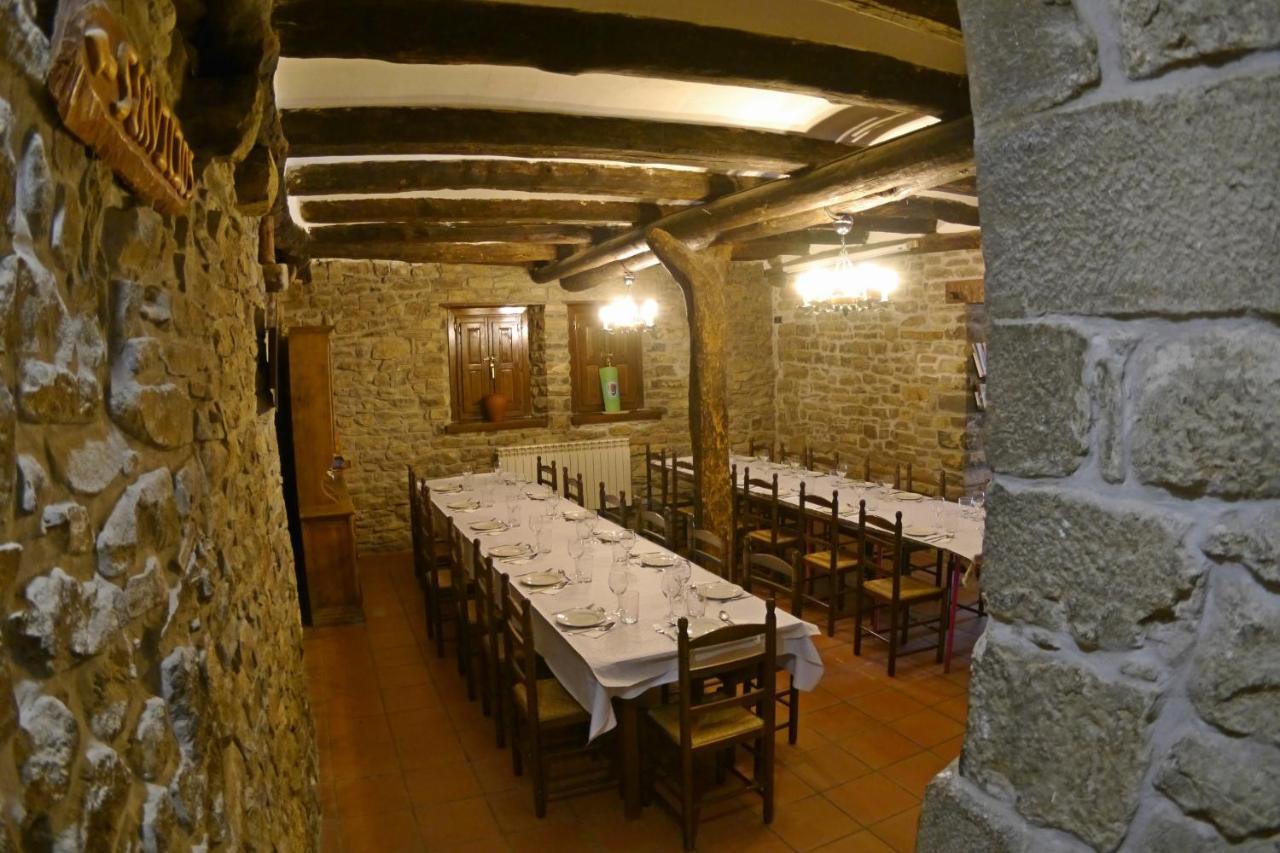 Albergue Restaurante De Artieda Экстерьер фото